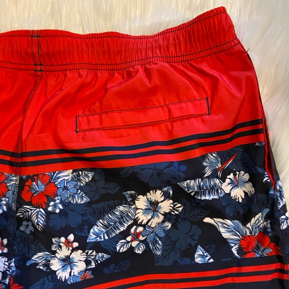 NAUTICA MEN’S DESIGNER BATHING SUIT IN GREAT CONDITION. FRONT SIDE POCKETS. - Picture 6 of 10